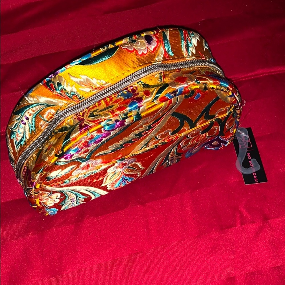 ✨5/$30 No Boundaries Pouch/Makeup Bag